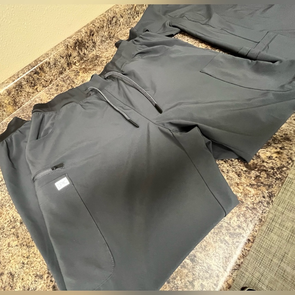 Epic Women’s Scrub Set in Dark Gray - Picture 6 of 13